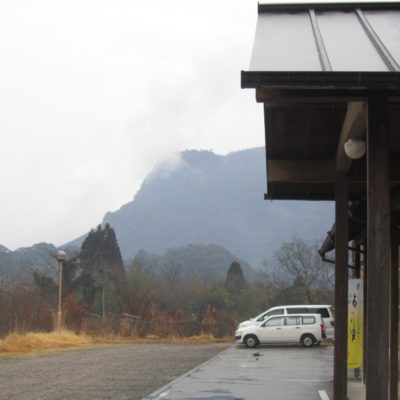 雨の冠岳