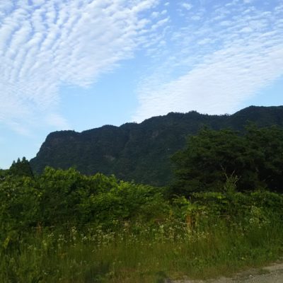 夕暮れの冠岳です。